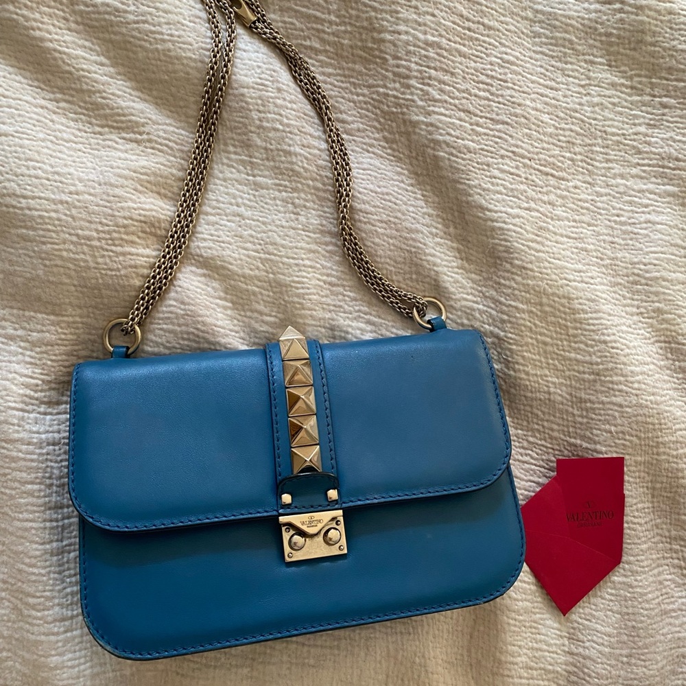 Valentino glam lock rockstud bag. Blue.